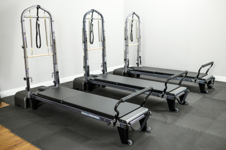 Реформер с трапецией BALANCED BODY Allegro 1 трапеция - порошковое покрытие, черная обивка
