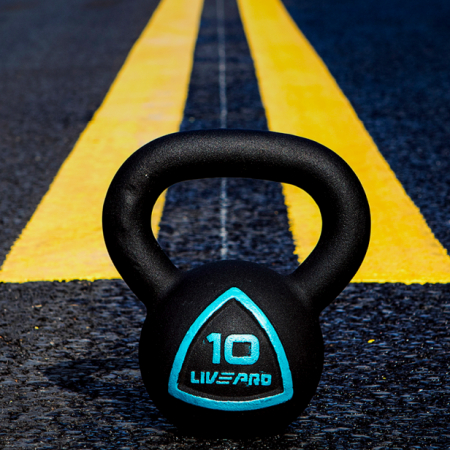 Чугунная гиря LIVEPRO Solid Cast Iron Kettlebell 6 кг, черный/синий