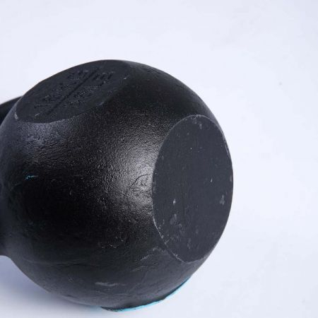 Чугунная гиря LIVEPRO Solid Cast Iron Kettlebell 6 кг, черный/синий