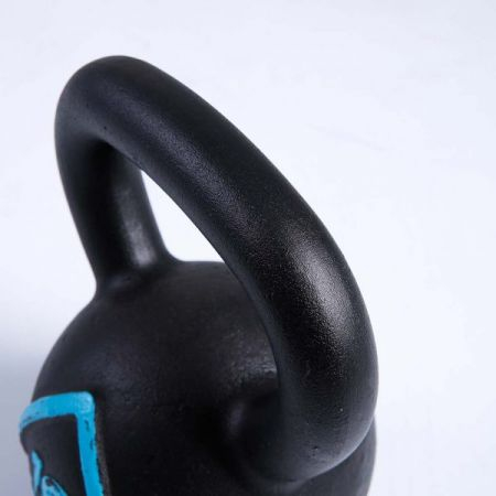 Чугунная гиря LIVEPRO Solid Cast Iron Kettlebell 6 кг, черный/синий
