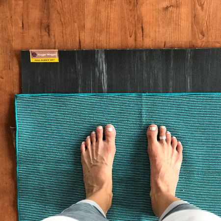 Плед для йоги HUGGER MUGGER Bamboo Yoga Towel ультравиолет