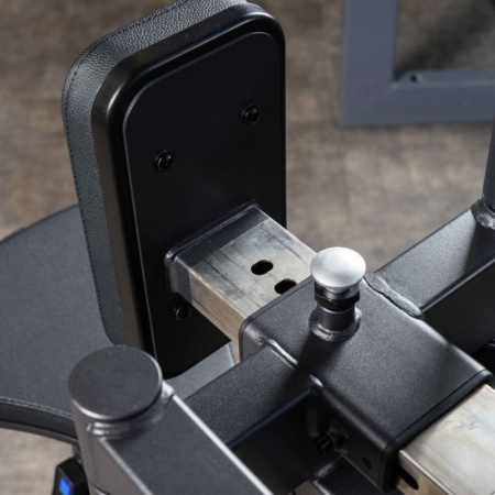 A618 Разведение рук сидя (задние дельты, спина)