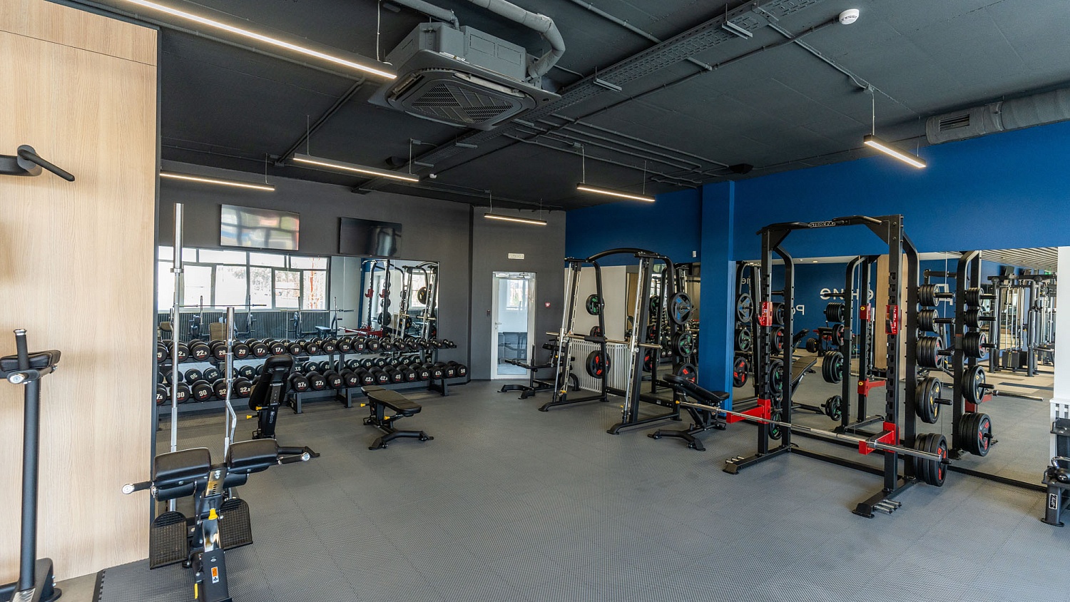 Фитнес клуб в спортивном комплексе «Кортфилд» г. Батайск (385 м²)